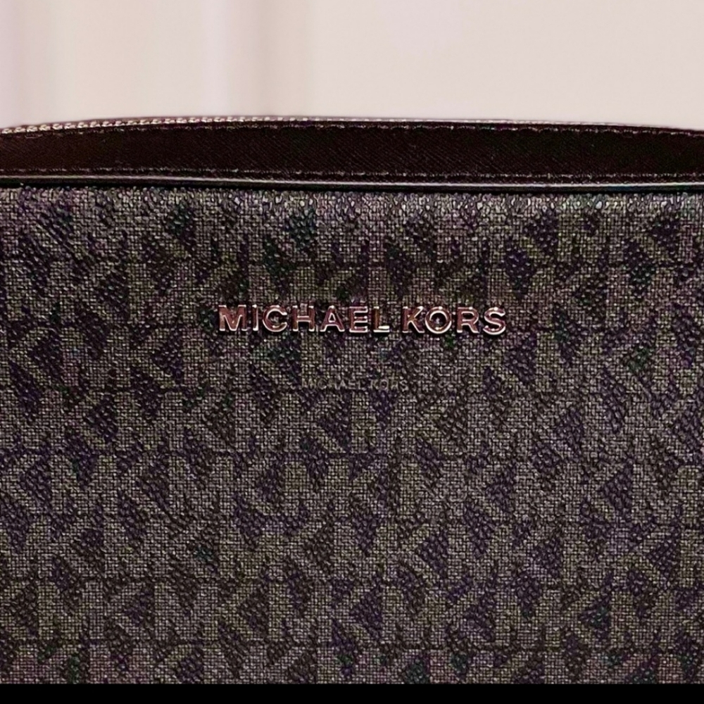 Michael Kors purse - Picture 7 of 8